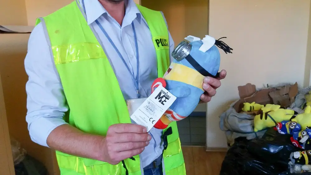 Policjanci udaremnili sprzedaż podrobionych Minionków i Pokemonów