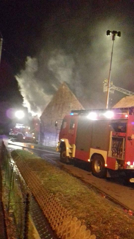 Milików: spłonęła cześć gospodarstwa, ciągnik i samochód osobowy