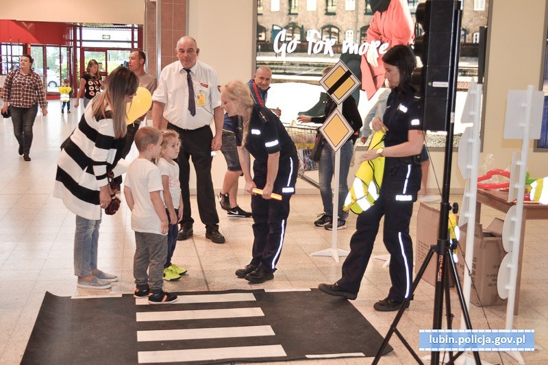 Bezpieczna droga do szkoły z lubińską policją