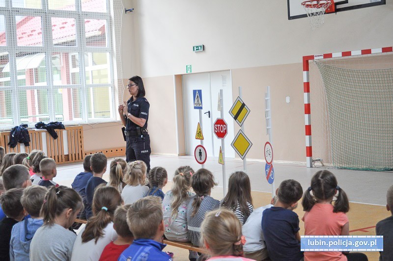 Bezpieczna droga do szkoły z lubińską policją