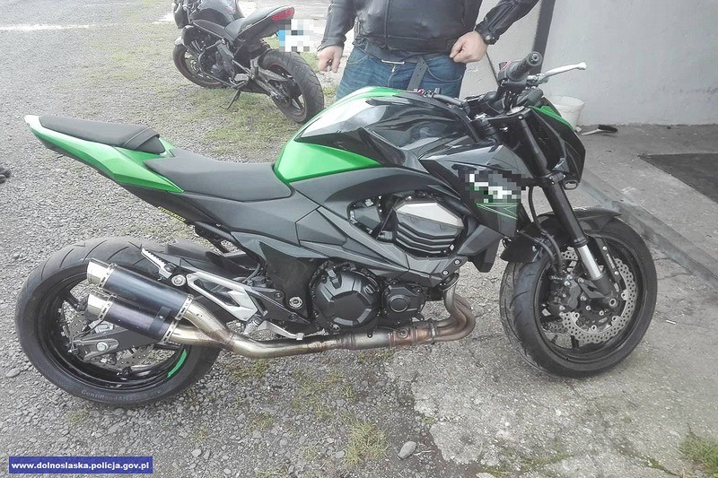 Odzyskali skradzione motocykle. Paser wpadł z metamfetaminą