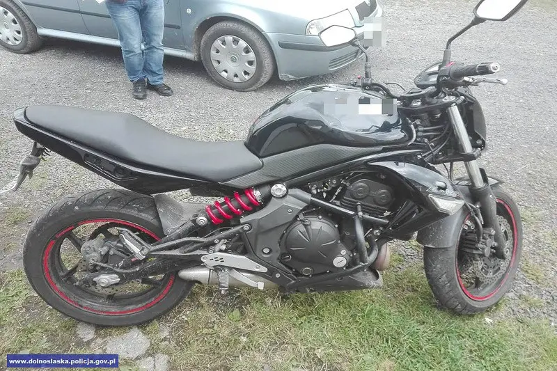 Odzyskali skradzione motocykle. Paser wpadł z metamfetaminą