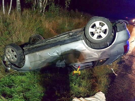 Wypadek na krajowej 30. Dwie osoby ranne