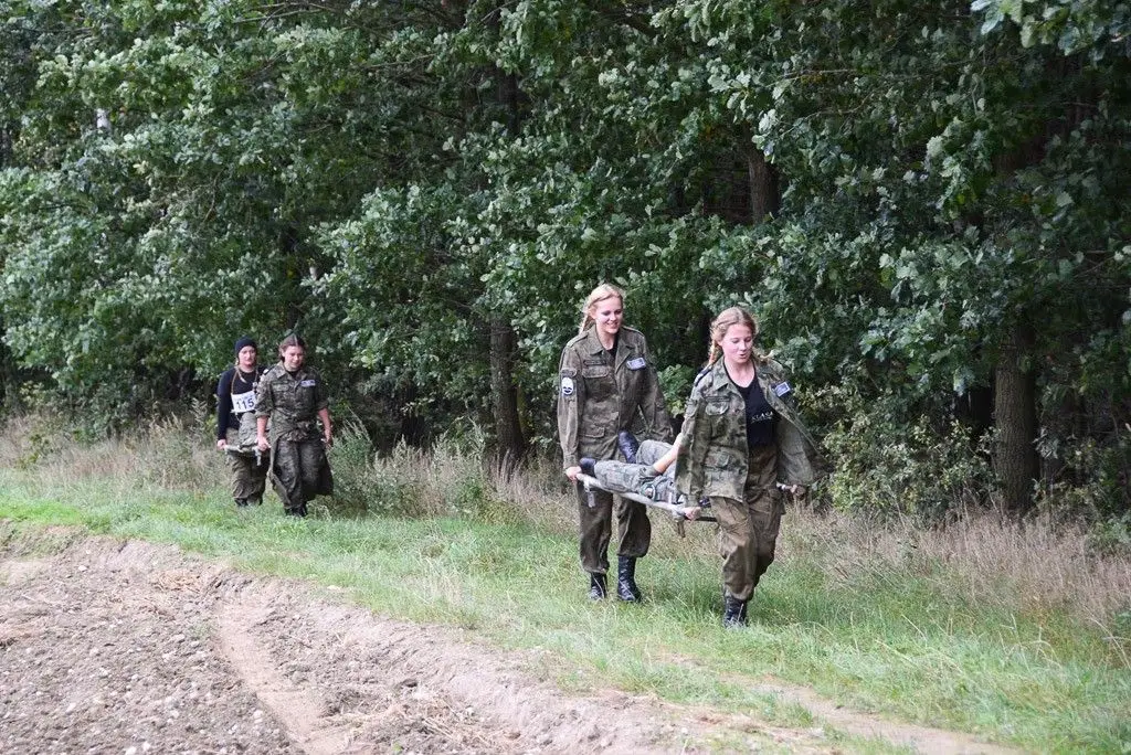 Walczą o puchar min. Macierewicza. Mistrzostwa na półmetku