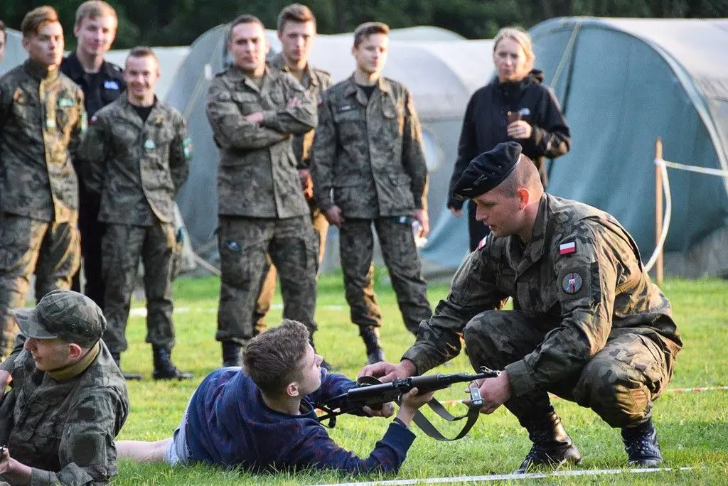 Walczą o puchar min. Macierewicza. Mistrzostwa na półmetku
