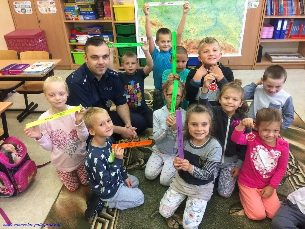 Bezpieczna droga do szkoły. Policyjne prelekcje dla dzieci