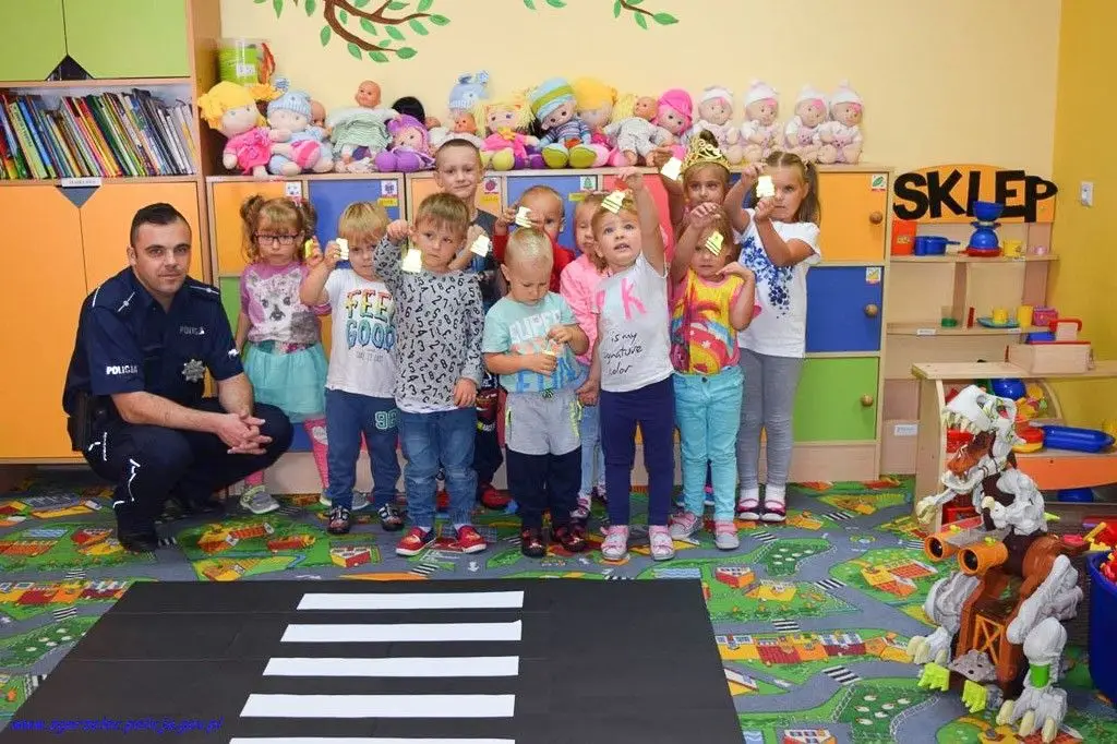 Bezpieczna droga do szkoły. Policyjne prelekcje dla dzieci