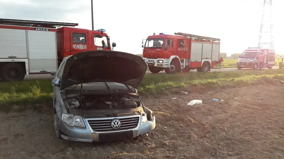 Kolejny wypadek przed Wartą. Auto wypadło z drogi