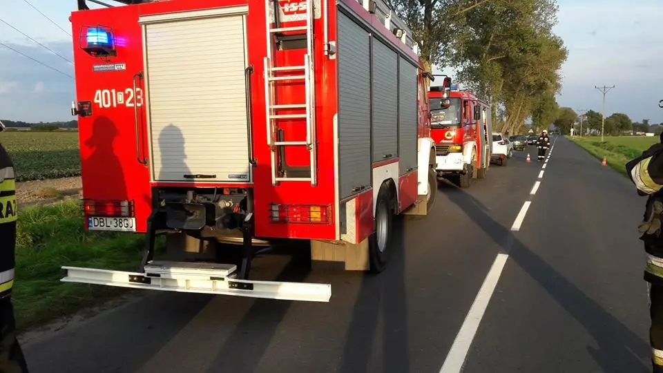 Kolejny wypadek przed Wartą. Auto wypadło z drogi