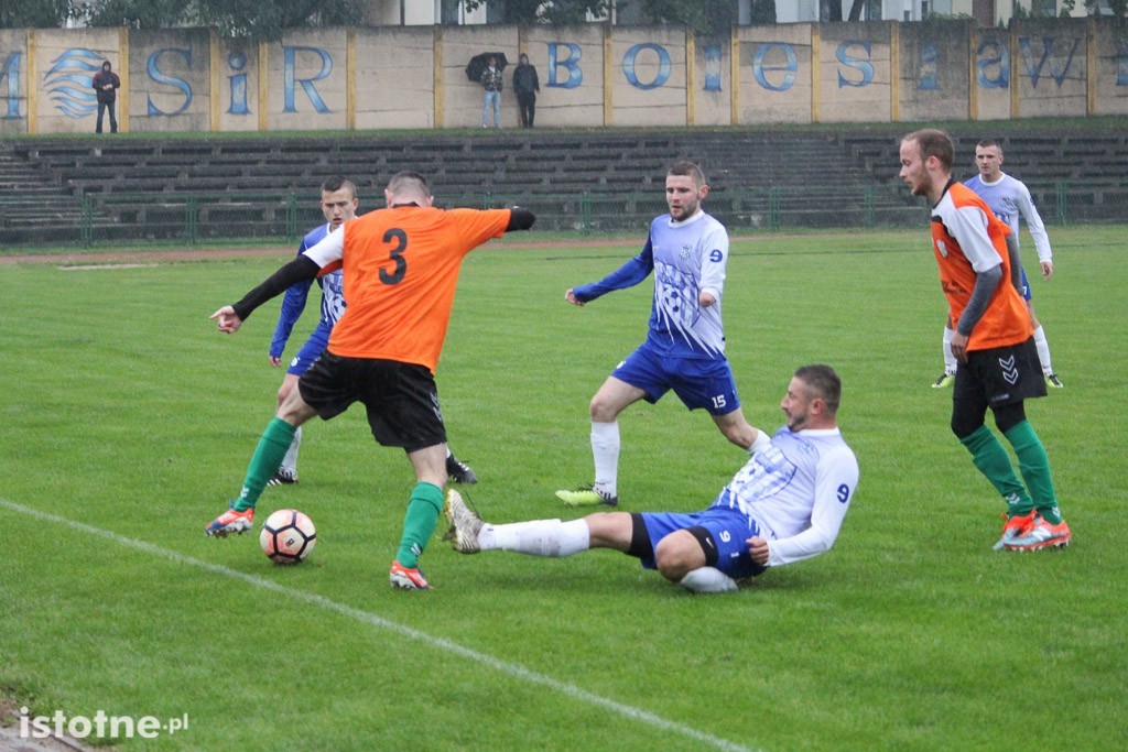 BKS: remis z Piastem w strugach deszczu