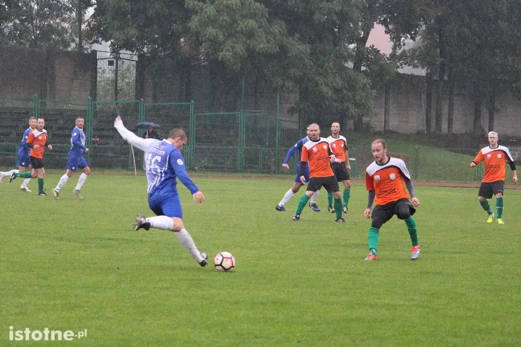 BKS: remis z Piastem w strugach deszczu