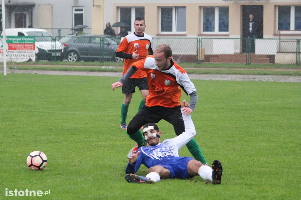 BKS: remis z Piastem w strugach deszczu