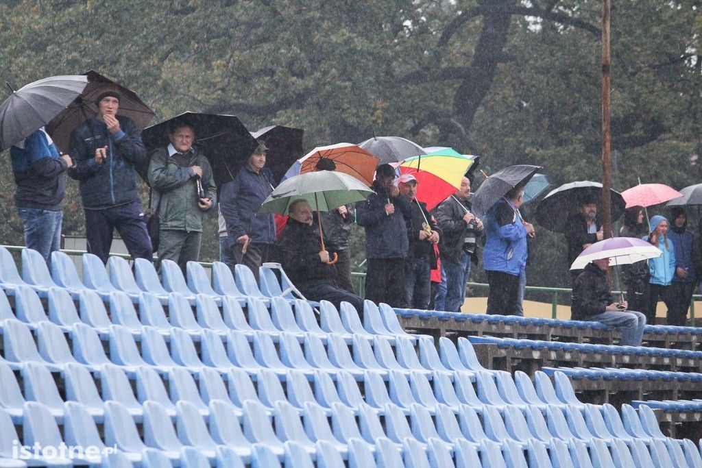 BKS: remis z Piastem w strugach deszczu