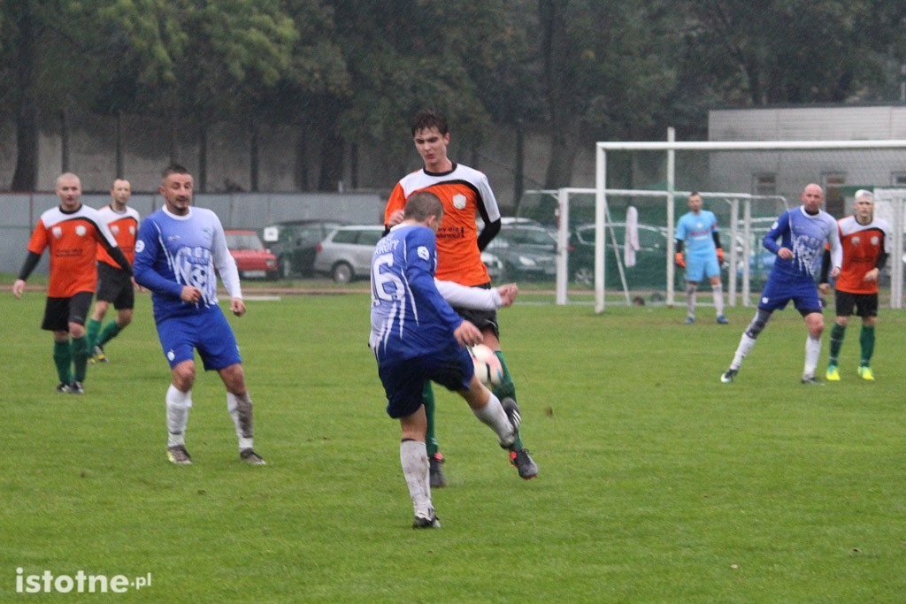 BKS: remis z Piastem w strugach deszczu