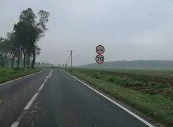 Nowe znaki drogowe przed zakrętem śmierci koło Warty