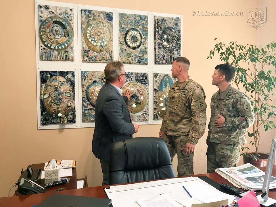 Nowa zmiana żołnierzy US Army w bolesławieckim ratuszu