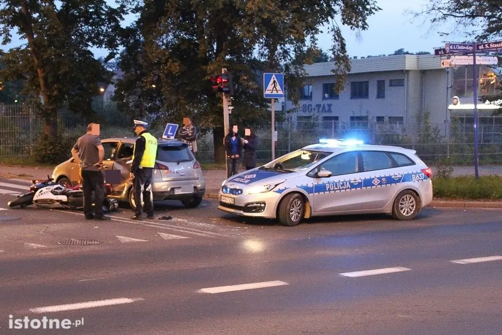 Zderzenie motocykla z nauką jazdy - jedna osoba ranna
