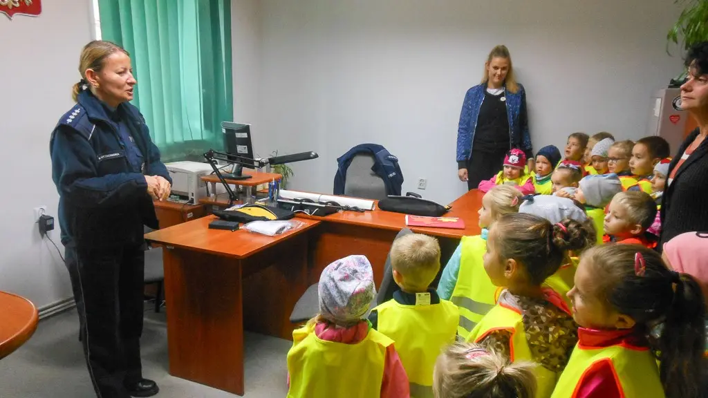 Dzieci z przedszkola w Osiecznicy poznały zawód policjanta