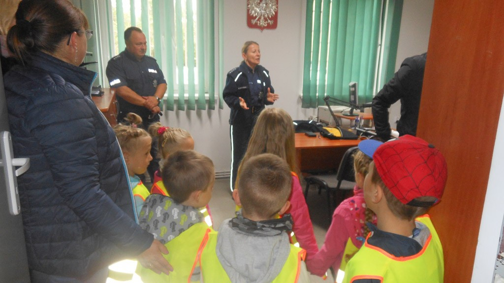 Dzieci z przedszkola w Osiecznicy poznały zawód policjanta