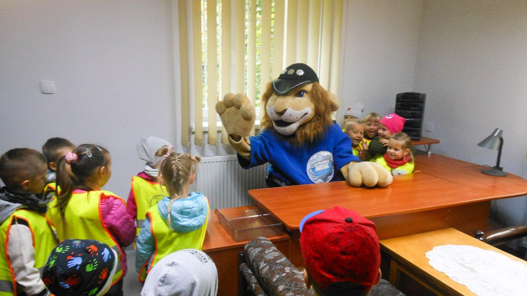 Dzieci z przedszkola w Osiecznicy poznały zawód policjanta