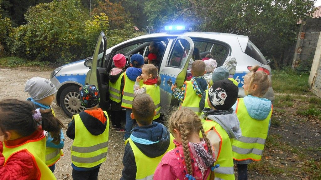 Dzieci z przedszkola w Osiecznicy poznały zawód policjanta