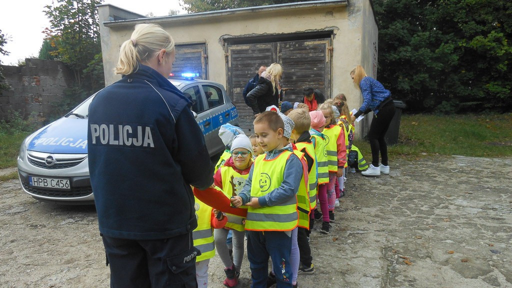 Dzieci z przedszkola w Osiecznicy poznały zawód policjanta