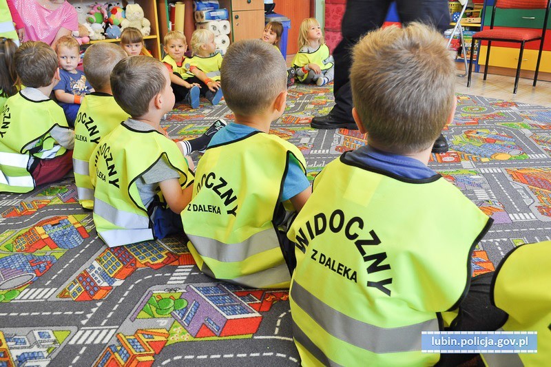 Dzielnicowi odwiedzili przedszkolaków