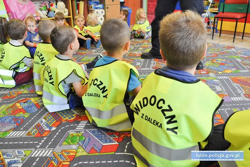 Dzielnicowi odwiedzili przedszkolaków