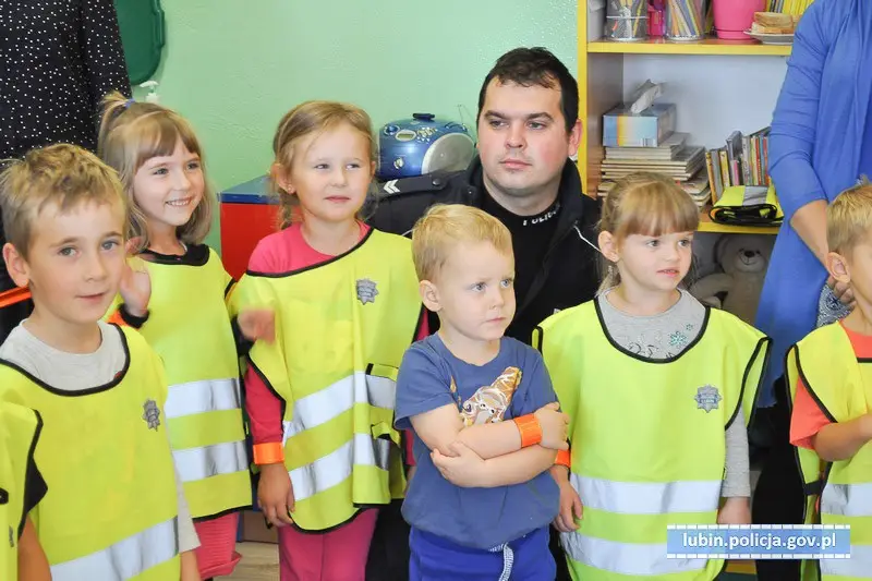 Dzielnicowi odwiedzili przedszkolaków