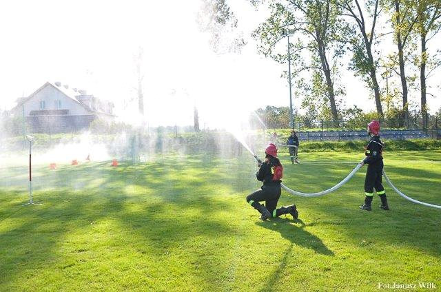 Druhny i druhowie z Nowogrodźca najlepsi w zawodach sportowo-pożarniczych