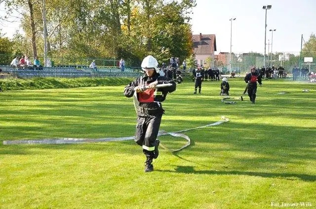 Druhny i druhowie z Nowogrodźca najlepsi w zawodach sportowo-pożarniczych