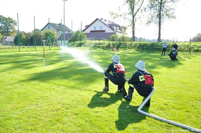 Druhny i druhowie z Nowogrodźca najlepsi w zawodach sportowo-pożarniczych