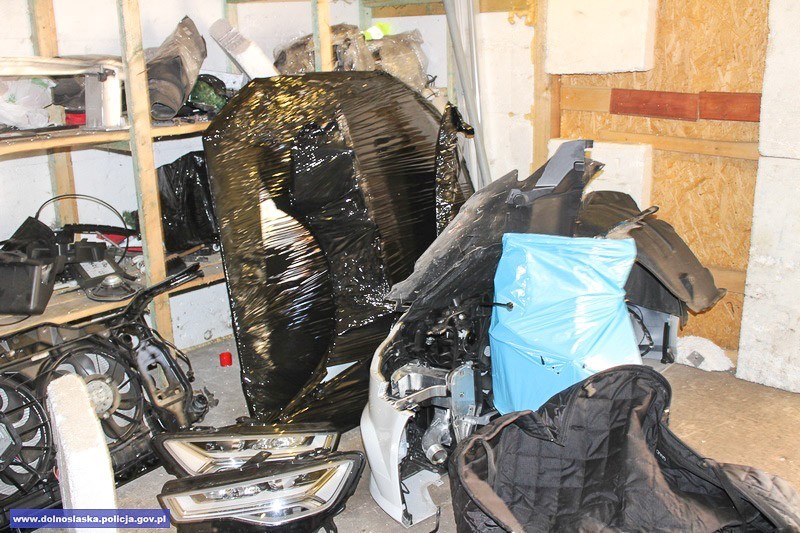 Zlikwidowali dziuplę samochodową. Trzem podejrzanym grozi do 10 lat więzienia