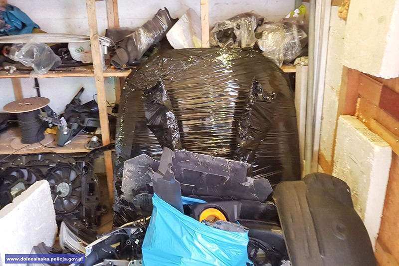 Zlikwidowali dziuplę samochodową. Trzem podejrzanym grozi do 10 lat więzienia