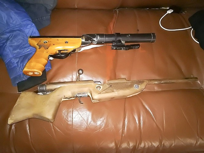 Wpadł z dużą ilością narkotyków i nielegalną bronią palną