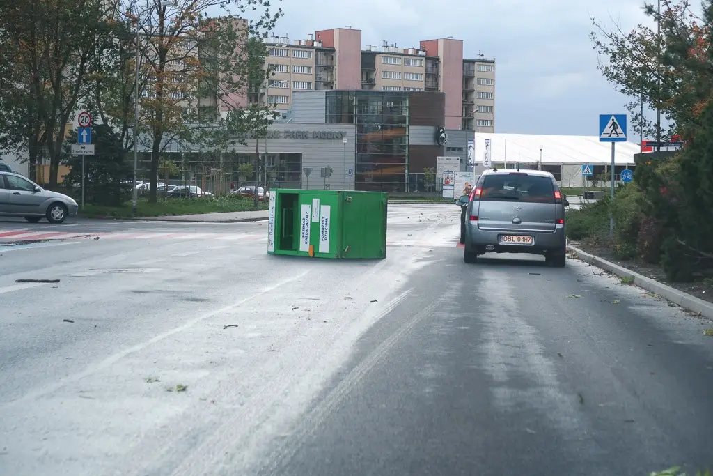 Masakryczna wichura szaleje w powiecie. Nie wychodźcie z domu