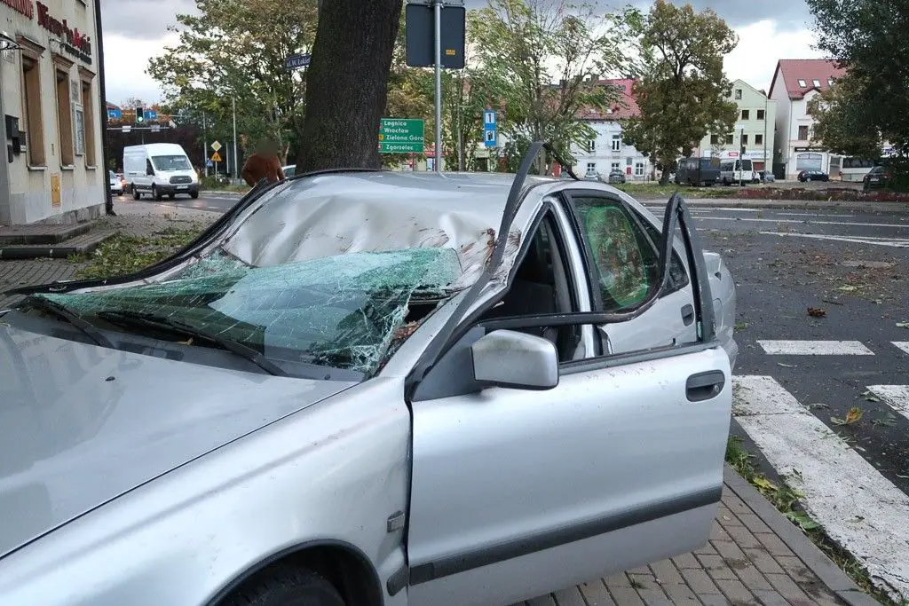 Masakryczna wichura szaleje w powiecie. Nie wychodźcie z domu