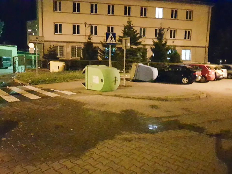 Masakryczna wichura szaleje w powiecie. Nie wychodźcie z domu