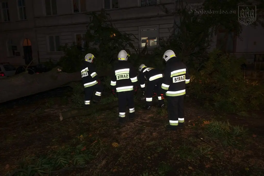 Masakryczna wichura szaleje w powiecie. Nie wychodźcie z domu