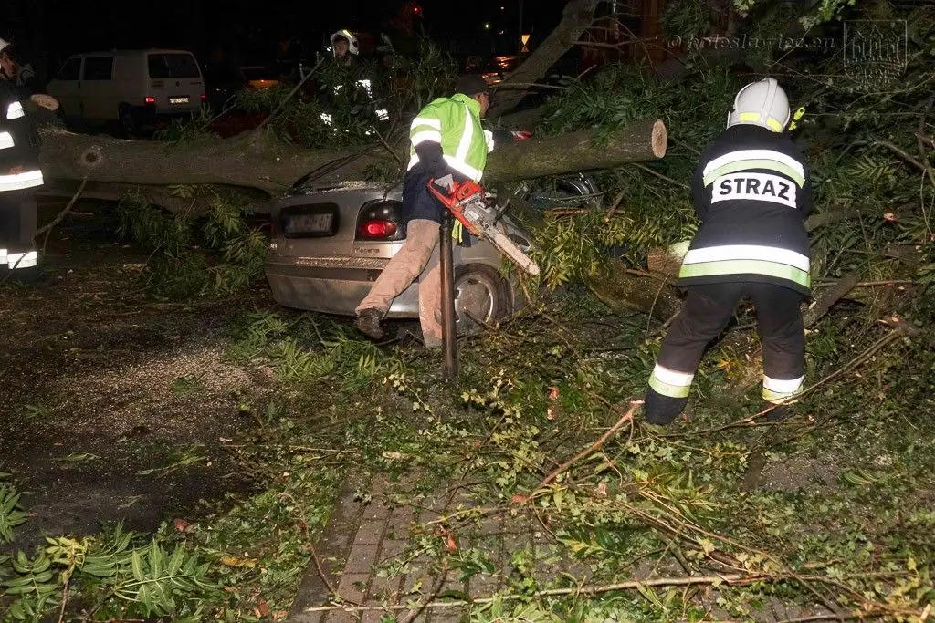 Masakryczna wichura szaleje w powiecie. Nie wychodźcie z domu