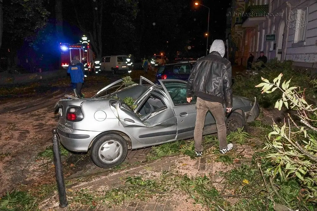 Masakryczna wichura szaleje w powiecie. Nie wychodźcie z domu
