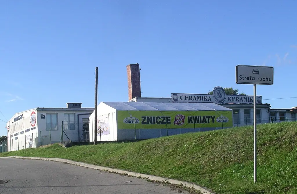 CER FAR: duży, samoobsługowy sklepu ze zniczami i kwiatami