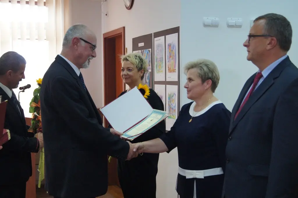 Nauczyciele i dyrektorzy szkół z Gminy Bolesławiec uhonorowani