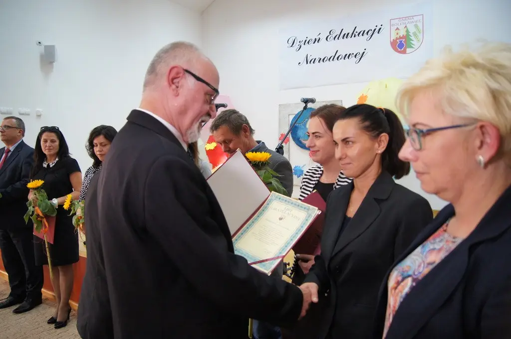 Nauczyciele i dyrektorzy szkół z Gminy Bolesławiec uhonorowani