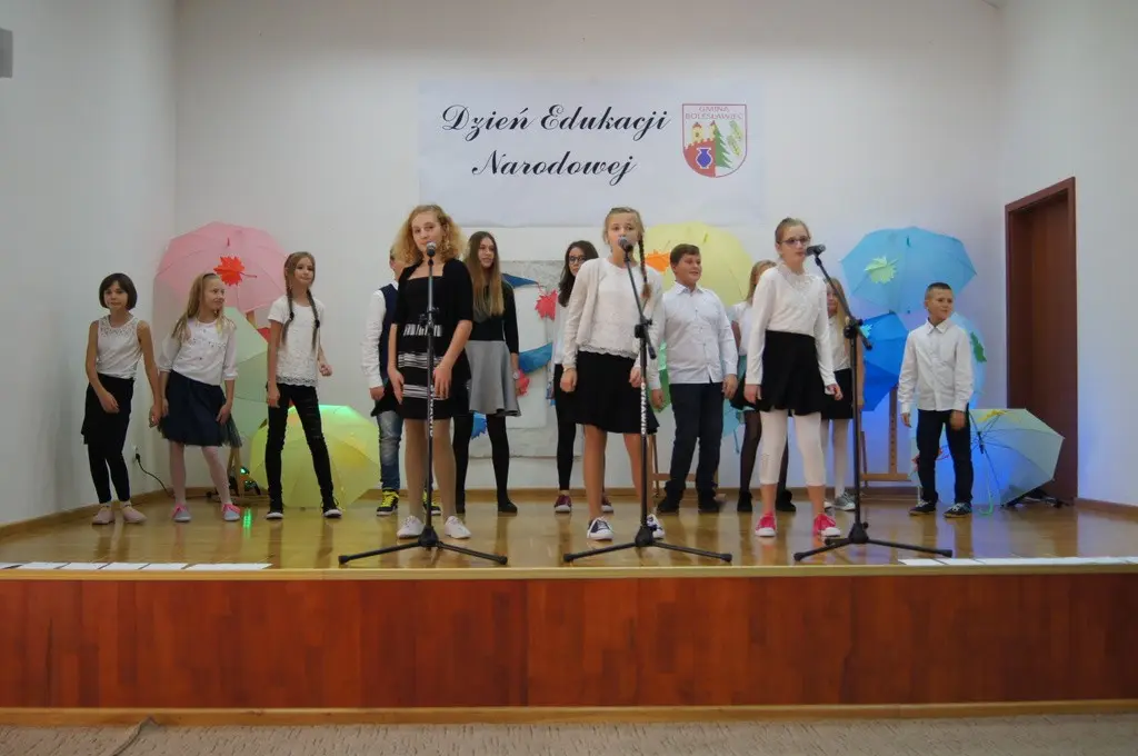 Nauczyciele i dyrektorzy szkół z Gminy Bolesławiec uhonorowani
