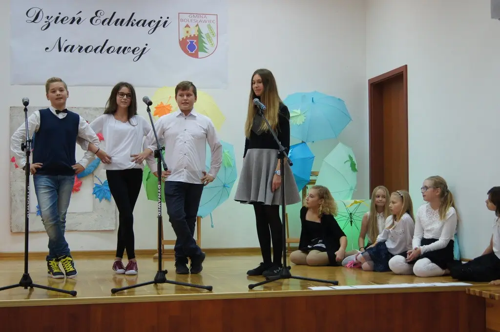 Nauczyciele i dyrektorzy szkół z Gminy Bolesławiec uhonorowani