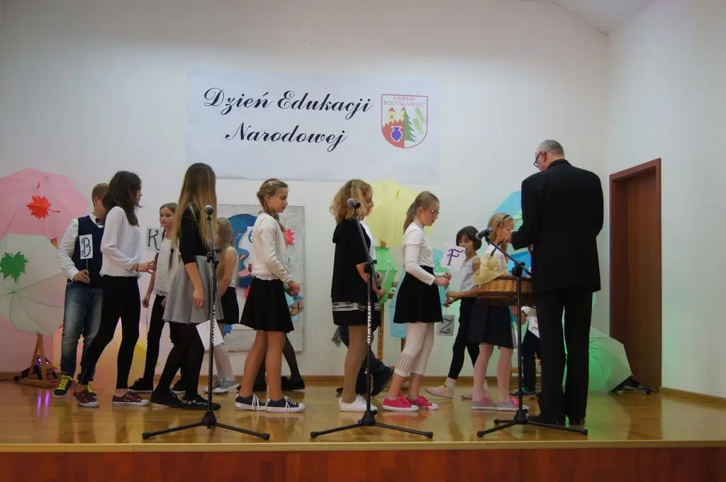 Nauczyciele i dyrektorzy szkół z Gminy Bolesławiec uhonorowani