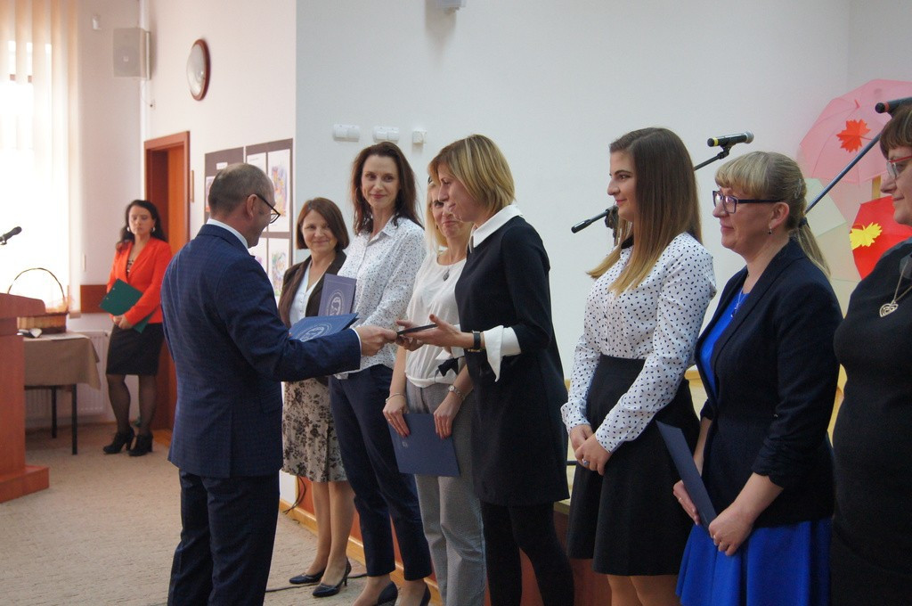 Nauczyciele i dyrektorzy szkół z Gminy Bolesławiec uhonorowani