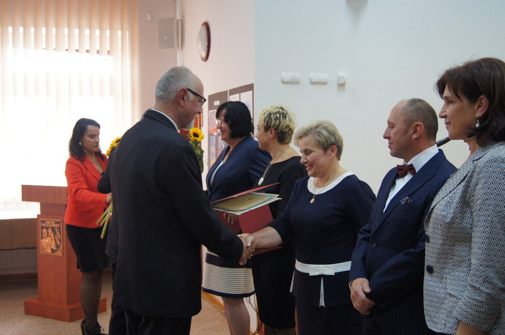 Nauczyciele i dyrektorzy szkół z Gminy Bolesławiec uhonorowani