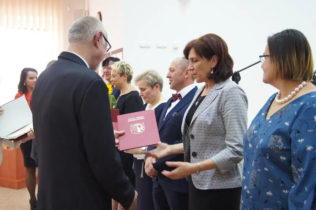 Nauczyciele i dyrektorzy szkół z Gminy Bolesławiec uhonorowani